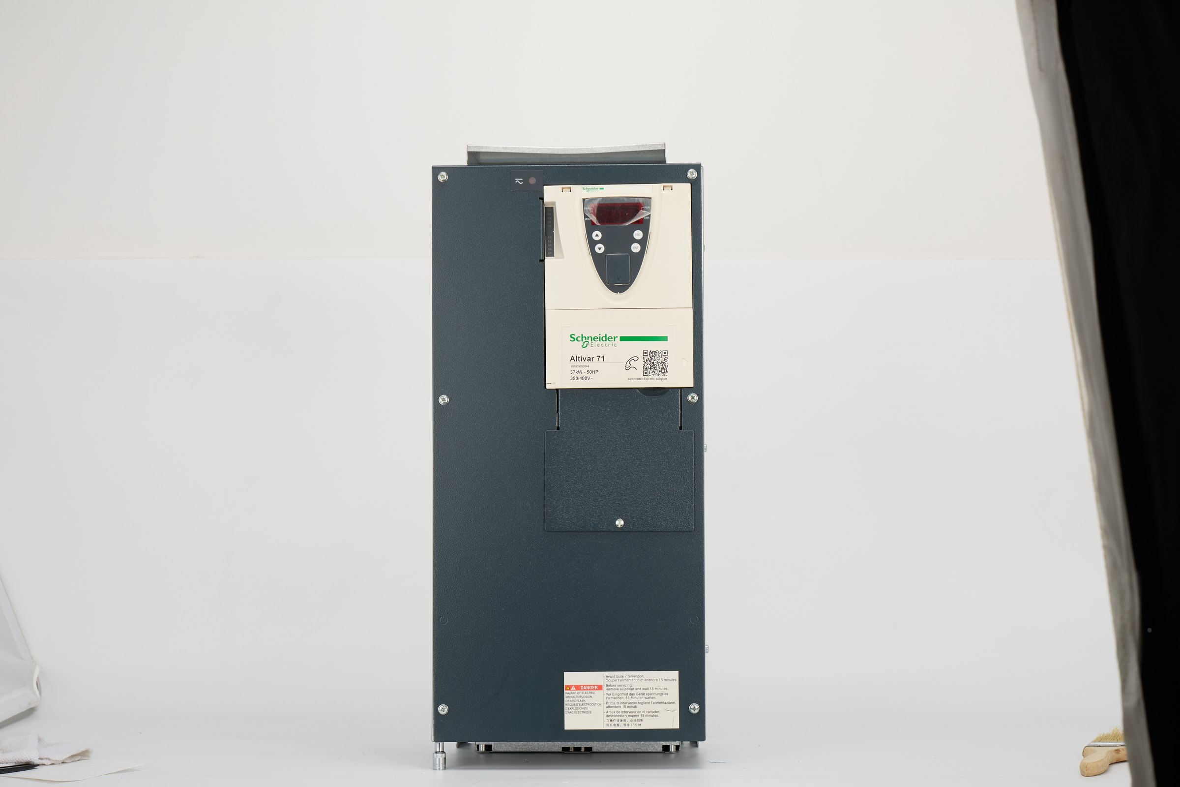 Schneider Electric ATV71HD37N4Z